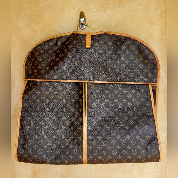 Louis Vuttion Monogram Garment Bag. Vintage Rare find! Stylish and Timeless. - Picture 5 of 14